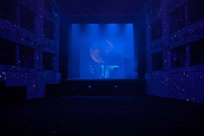 LES BENJAMINSDEN KENTİN GECE SİLUETİ 