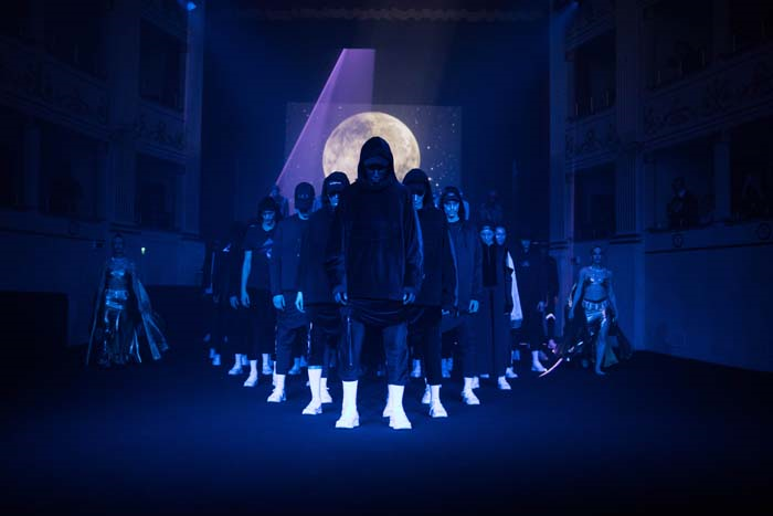 LES BENJAMINSDEN KENTİN GECE SİLUETİ 