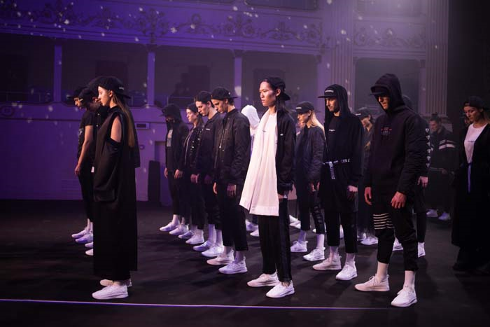 LES BENJAMINSDEN KENTİN GECE SİLUETİ 