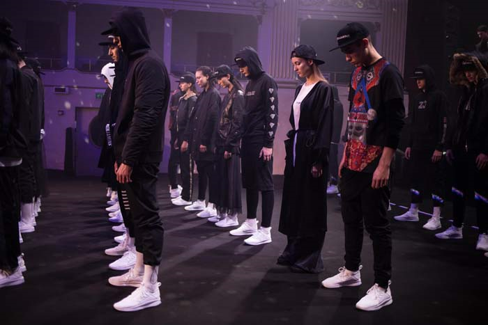 LES BENJAMINSDEN KENTİN GECE SİLUETİ 