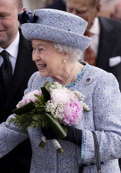 KRALİÇE ELIZABETHİN GÖRKEMLİ MÜCEVHERLERİ