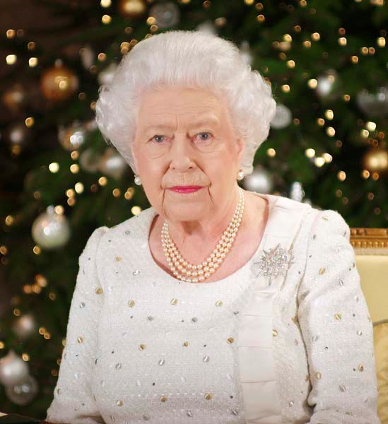 KRALİÇE ELIZABETHİN GÖRKEMLİ MÜCEVHERLERİ