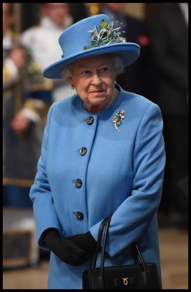 KRALİÇE ELIZABETHİN GÖRKEMLİ MÜCEVHERLERİ