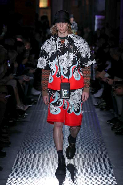 PRADA 2019 SONBAHAR KIŞ DEFİLESİ