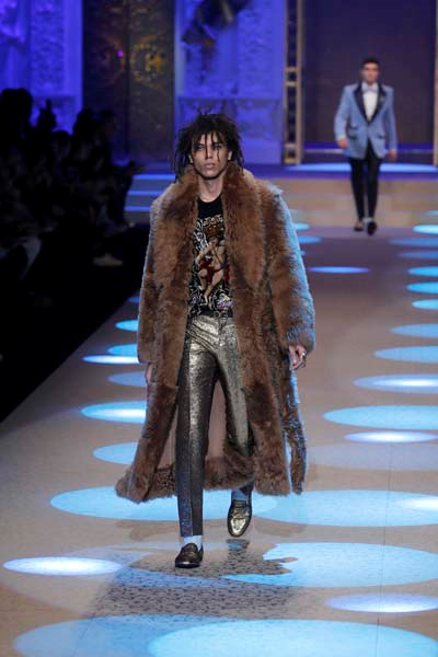 DOLCE & GABBANA 2019 SONBAHAR KIŞ DEFİLESİ