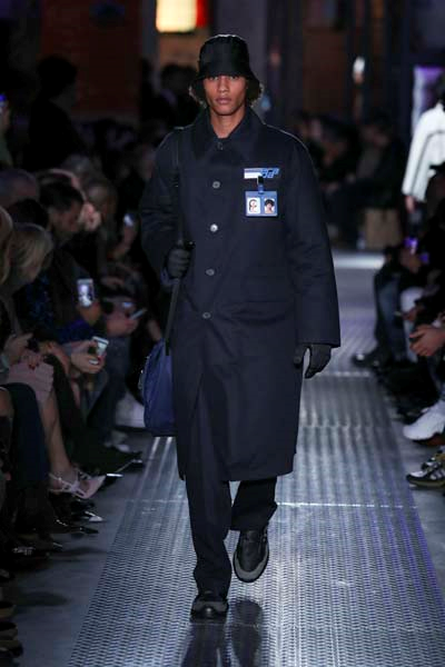 PRADA 2019 SONBAHAR KIŞ DEFİLESİ