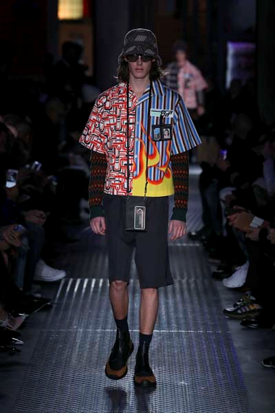 PRADA 2019 SONBAHAR KIŞ DEFİLESİ