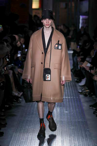 PRADA 2019 SONBAHAR KIŞ DEFİLESİ