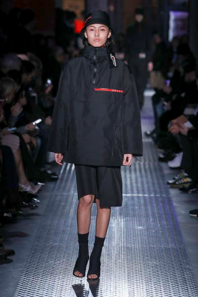 PRADA 2019 SONBAHAR KIŞ DEFİLESİ