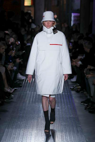 PRADA 2019 SONBAHAR KIŞ DEFİLESİ