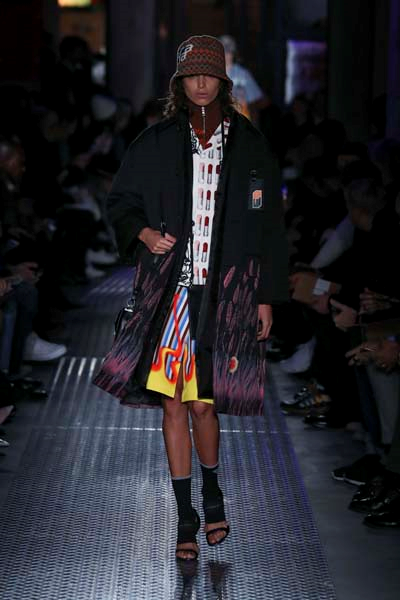 PRADA 2019 SONBAHAR KIŞ DEFİLESİ