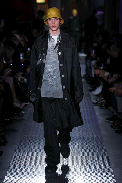 PRADA 2019 SONBAHAR KIŞ DEFİLESİ