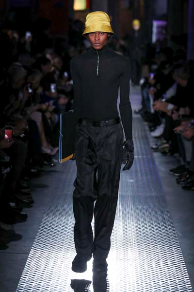 PRADA 2019 SONBAHAR KIŞ DEFİLESİ