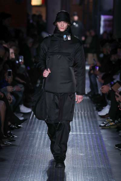 PRADA 2019 SONBAHAR KIŞ DEFİLESİ