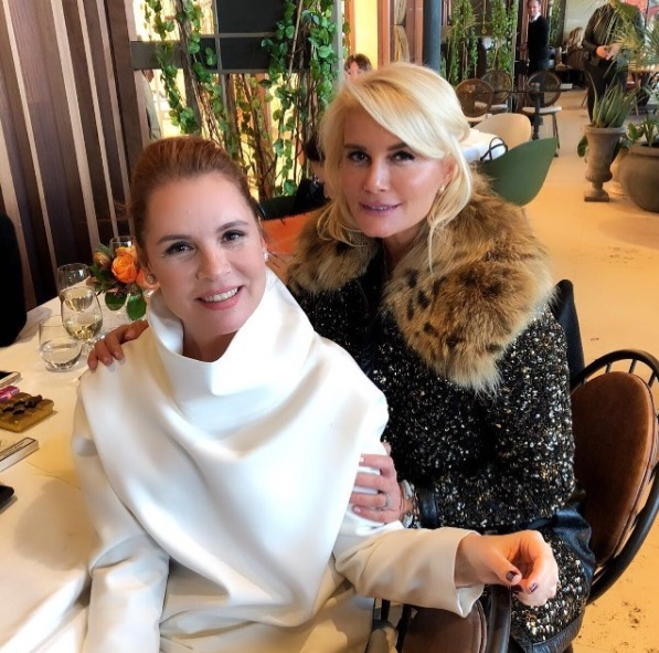 BEGÜM ŞEN, YAKIN ARKADAŞLARININ DOĞUM GÜNÜNDE