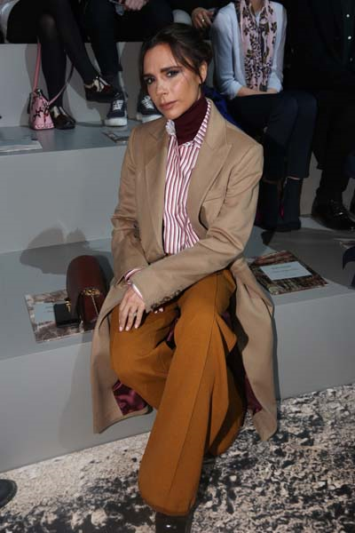 NAOMI CAMPBELL VE KATE MOSS PODYUMA ÇIKTI