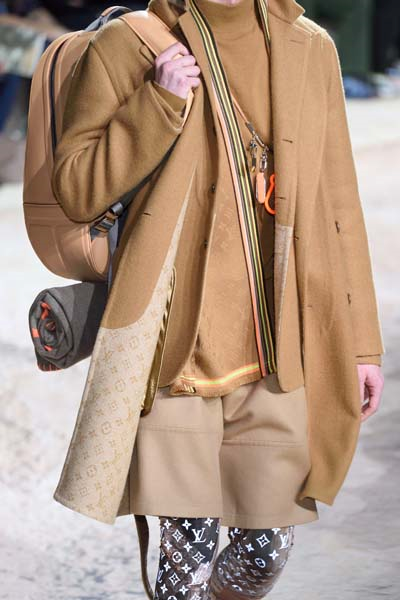 NAOMI CAMPBELL VE KATE MOSS PODYUMA ÇIKTI