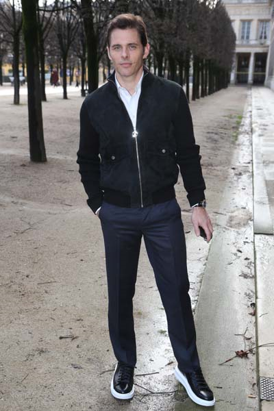 NAOMI CAMPBELL VE KATE MOSS PODYUMA ÇIKTI