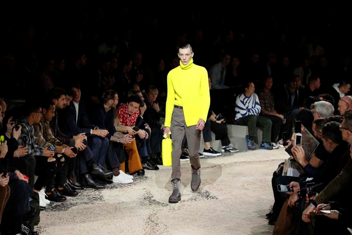 NAOMI CAMPBELL VE KATE MOSS PODYUMA ÇIKTI