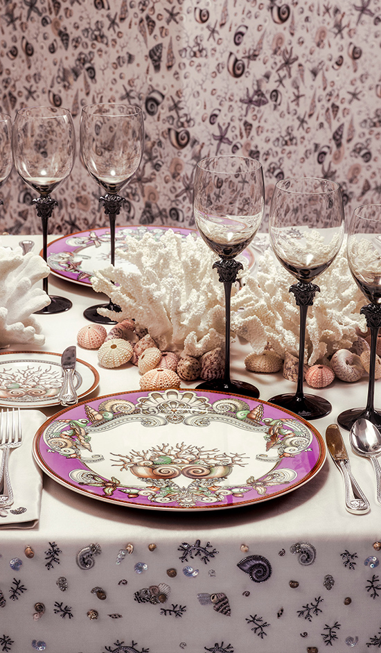 VERSACE DESENLERİ PORSELENLERİN ÜZERİNDE