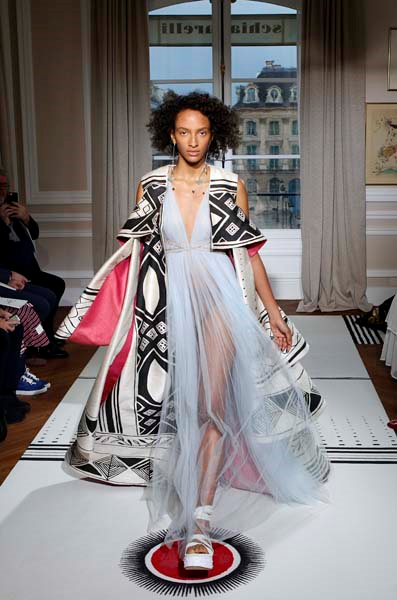 SCHIAPARELLI 2018 İLKBAHAR/YAZ HAUTE-COUTURE DEFİLESİ