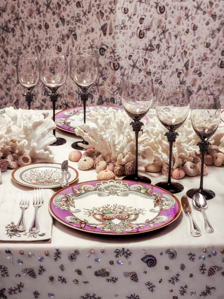 VERSACE DESENLERİ PORSELENLERİN ÜZERİNDE