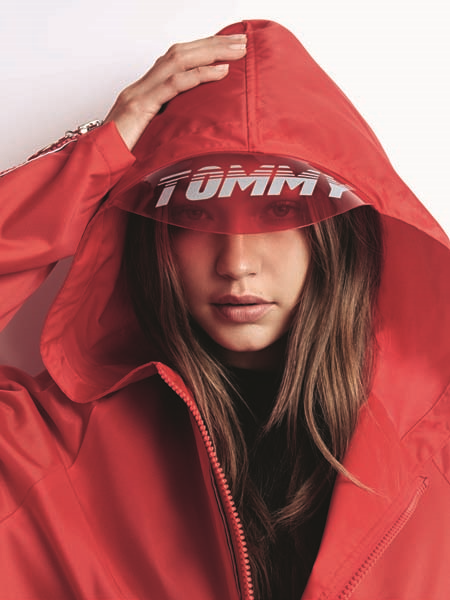 GIGI HADID TOMMY HILFIGER İŞ BİRLİĞİ 2018DE DE DEVAM EDİYOR