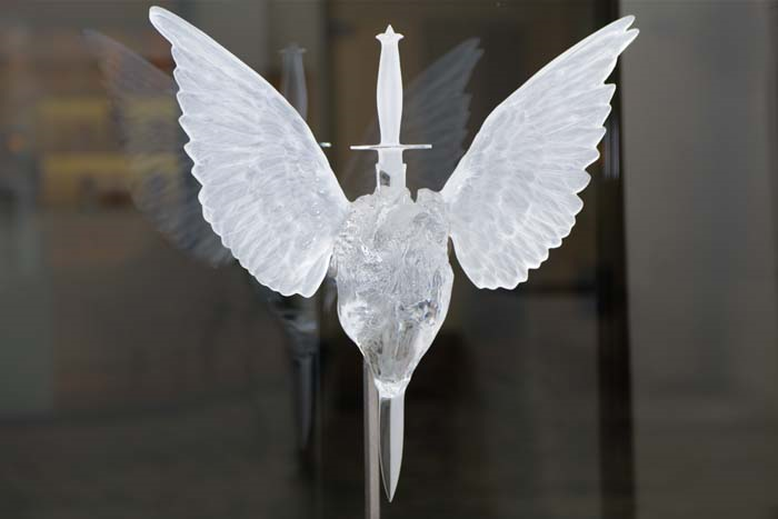 DAMIEN HIRSTTEN KRİSTAL TASARIMLAR