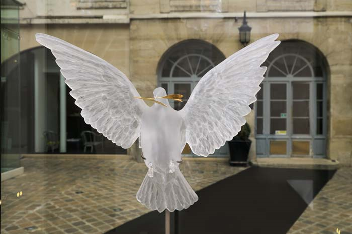 DAMIEN HIRSTTEN KRİSTAL TASARIMLAR