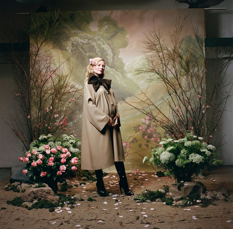 KIRSTEN DUNST HAMİLE OLDUĞUNU RODARTE KAMPANYA ÇEKİMİNDE DUYURDU