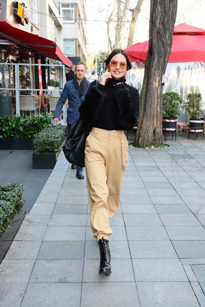 YASEMİN ÖZİLHANIN SOKAK STİLİ