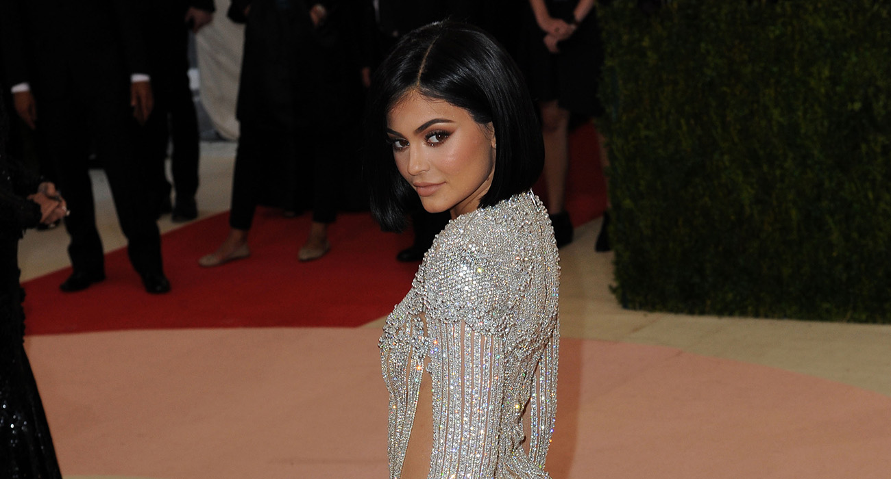 KYLIE JENNER BİR KIZ BEBEK DÜNYAYA GETİRDİ