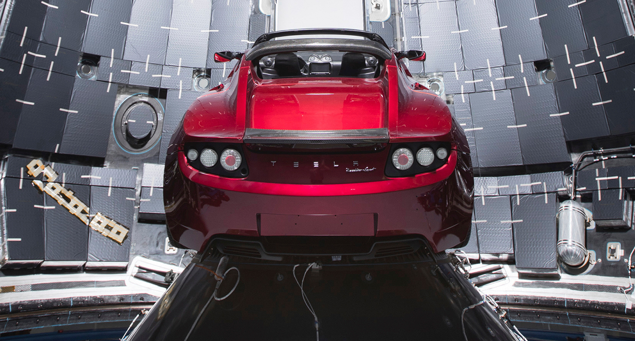 ELON MUSK MARS'A ARABA YOLLUYOR