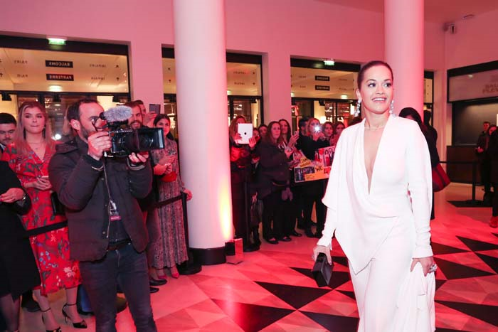 ÖZGÜRLÜĞÜN ELLİ TONU FİLMİNİN PARİS PRÖMİYERİ