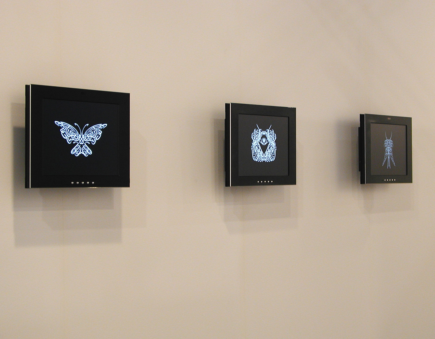 KUTLUĞ ATAMAN ESERLERİ HONG KONGDA