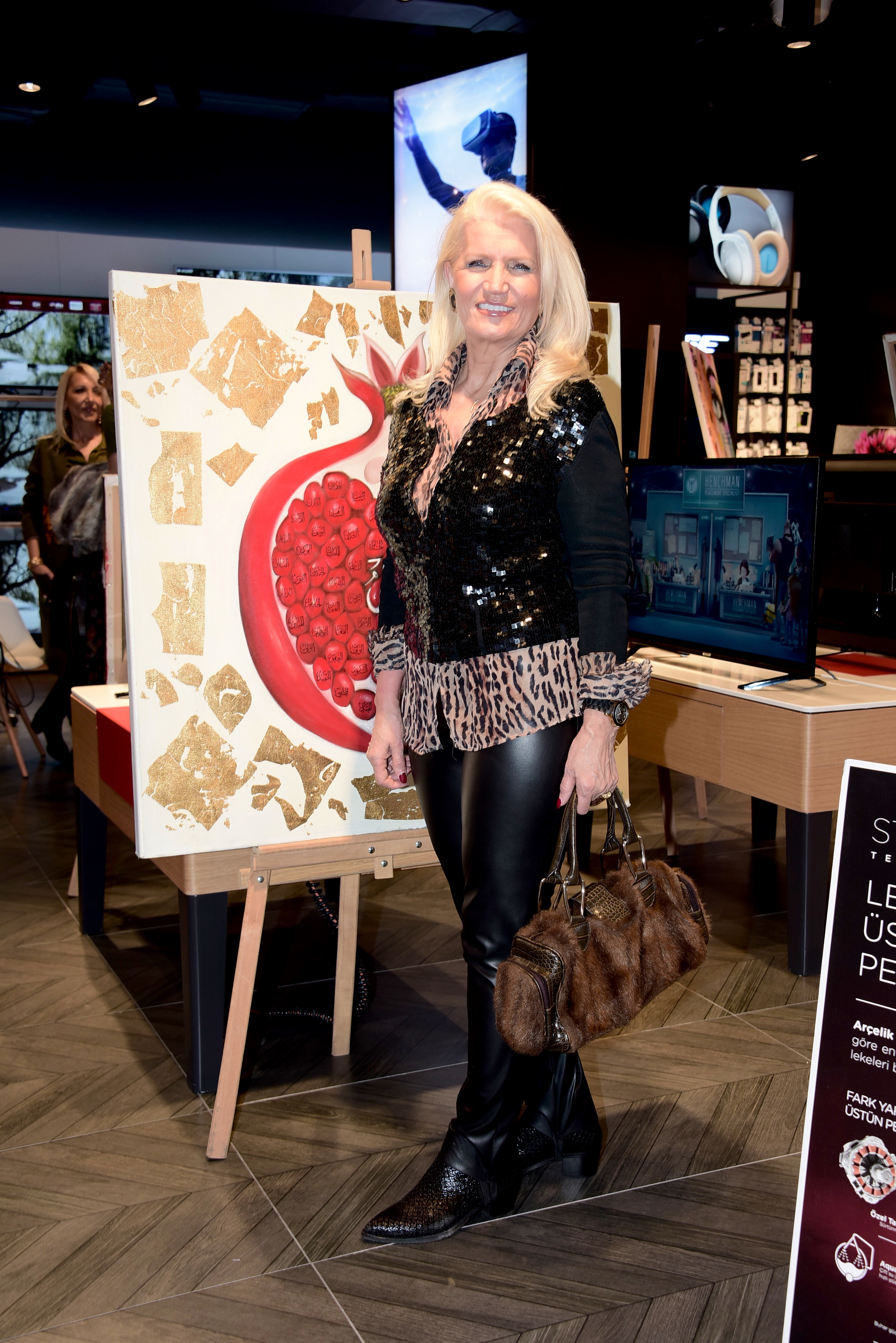 AKMERKEZDE GALERİ AÇILIŞI