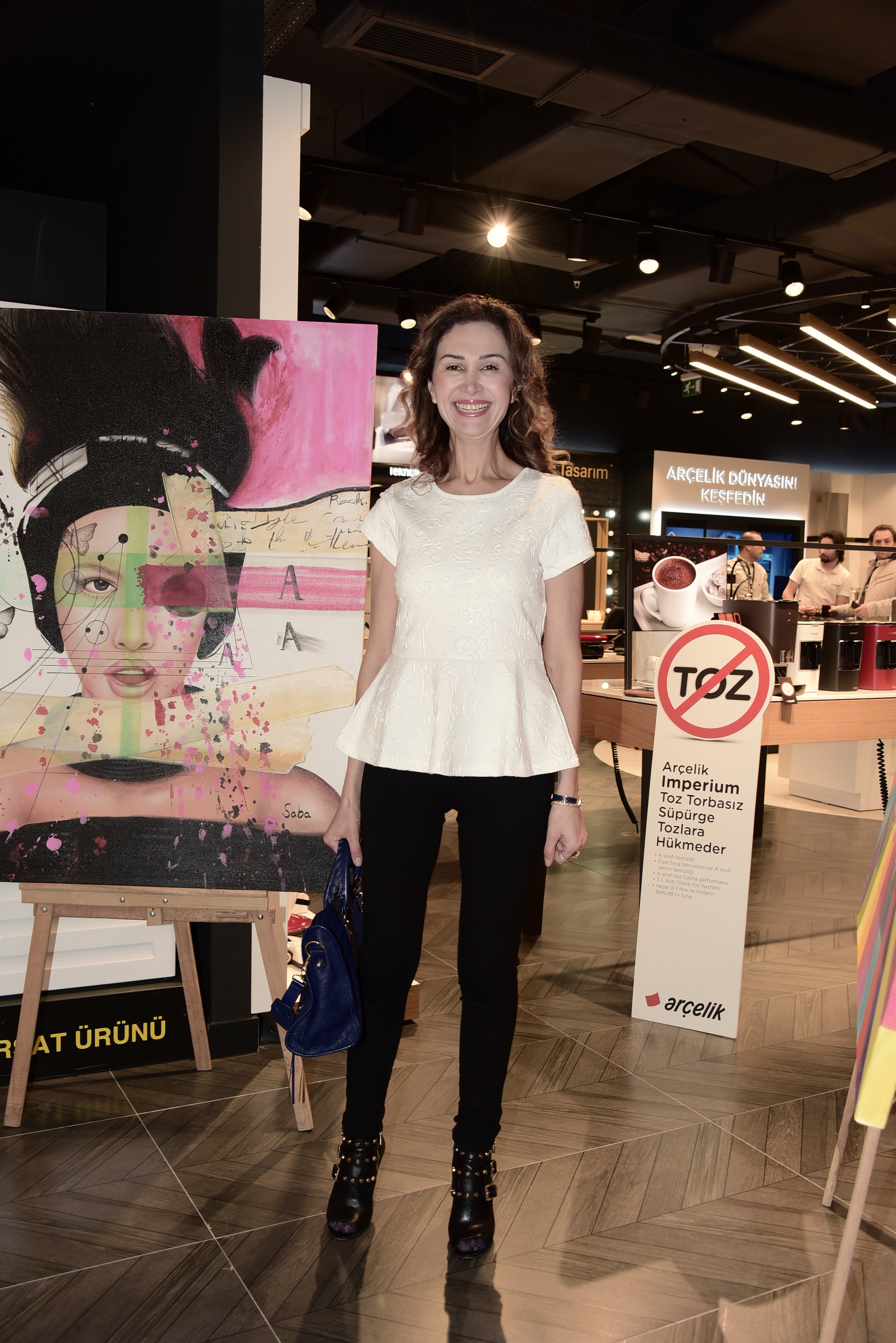 AKMERKEZDE GALERİ AÇILIŞI