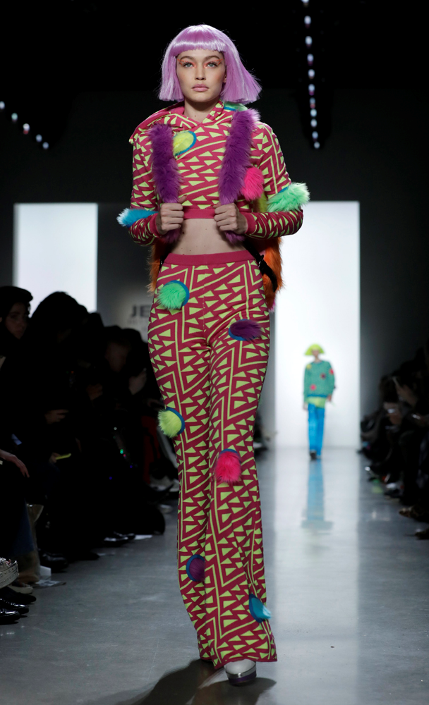 JEREMMY SCOTT  2018 SONBAHAR-KIŞ DEFİLESİ
