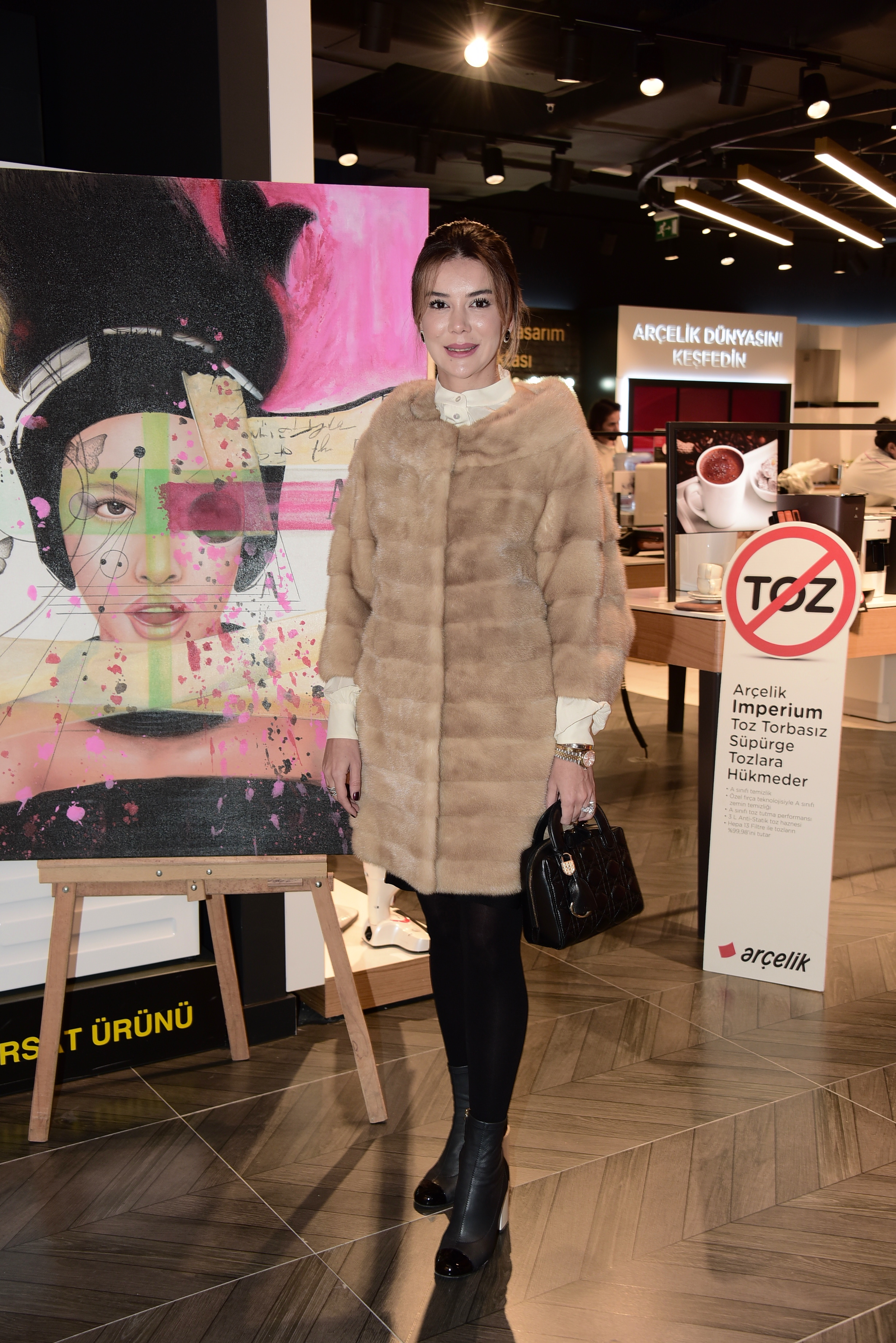 AKMERKEZDE GALERİ AÇILIŞI