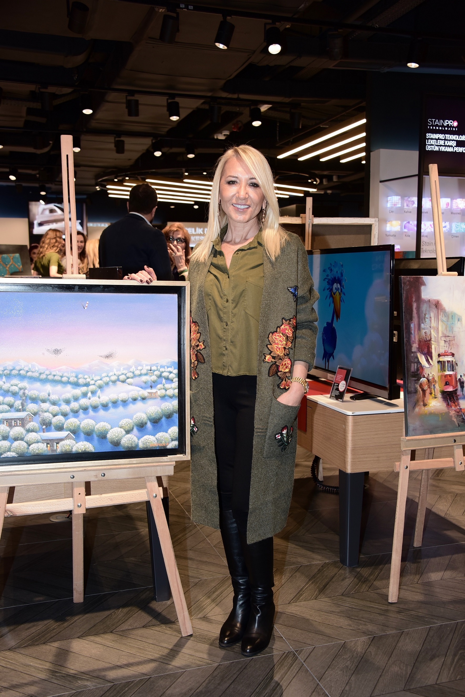 AKMERKEZDE GALERİ AÇILIŞI