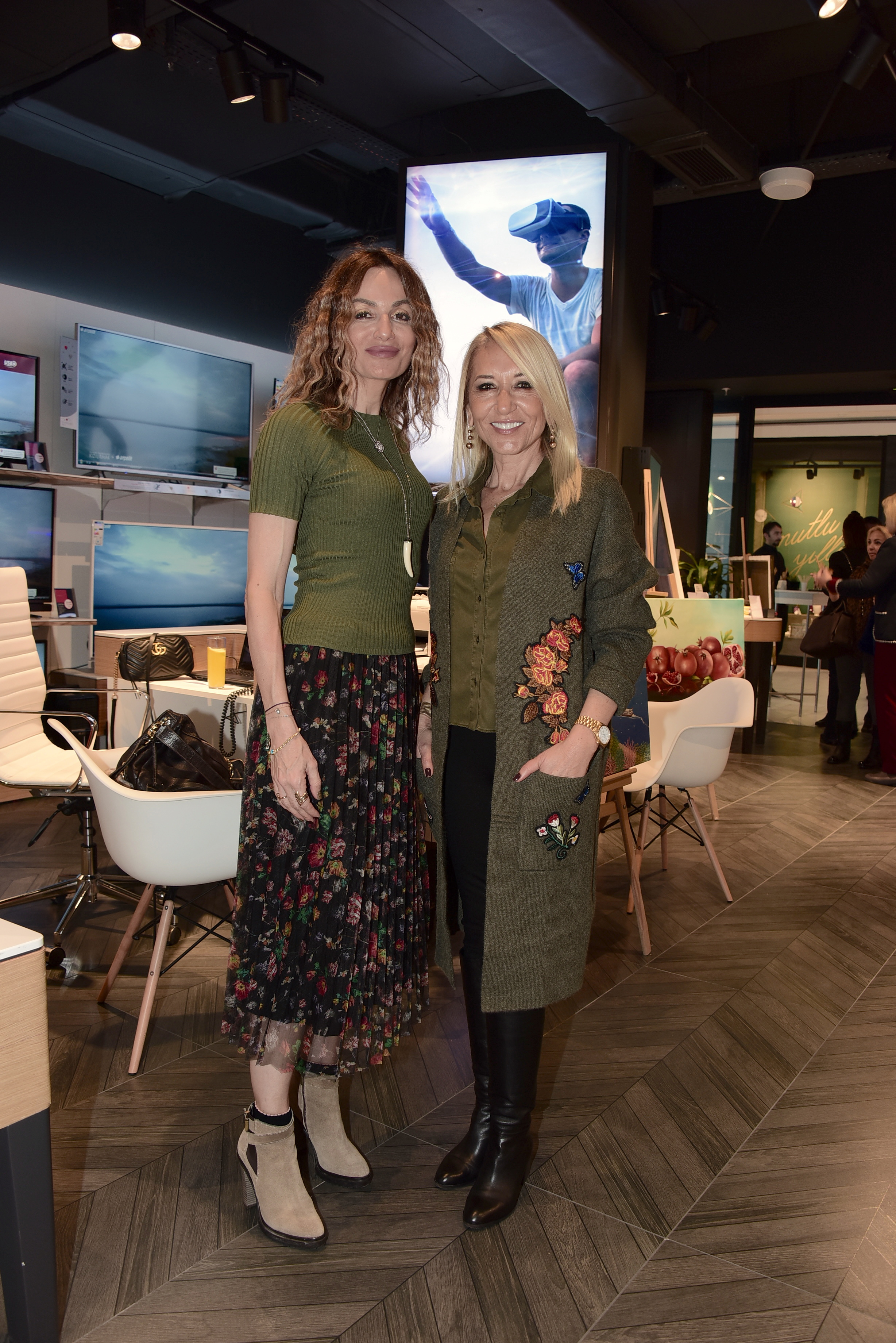 AKMERKEZDE GALERİ AÇILIŞI