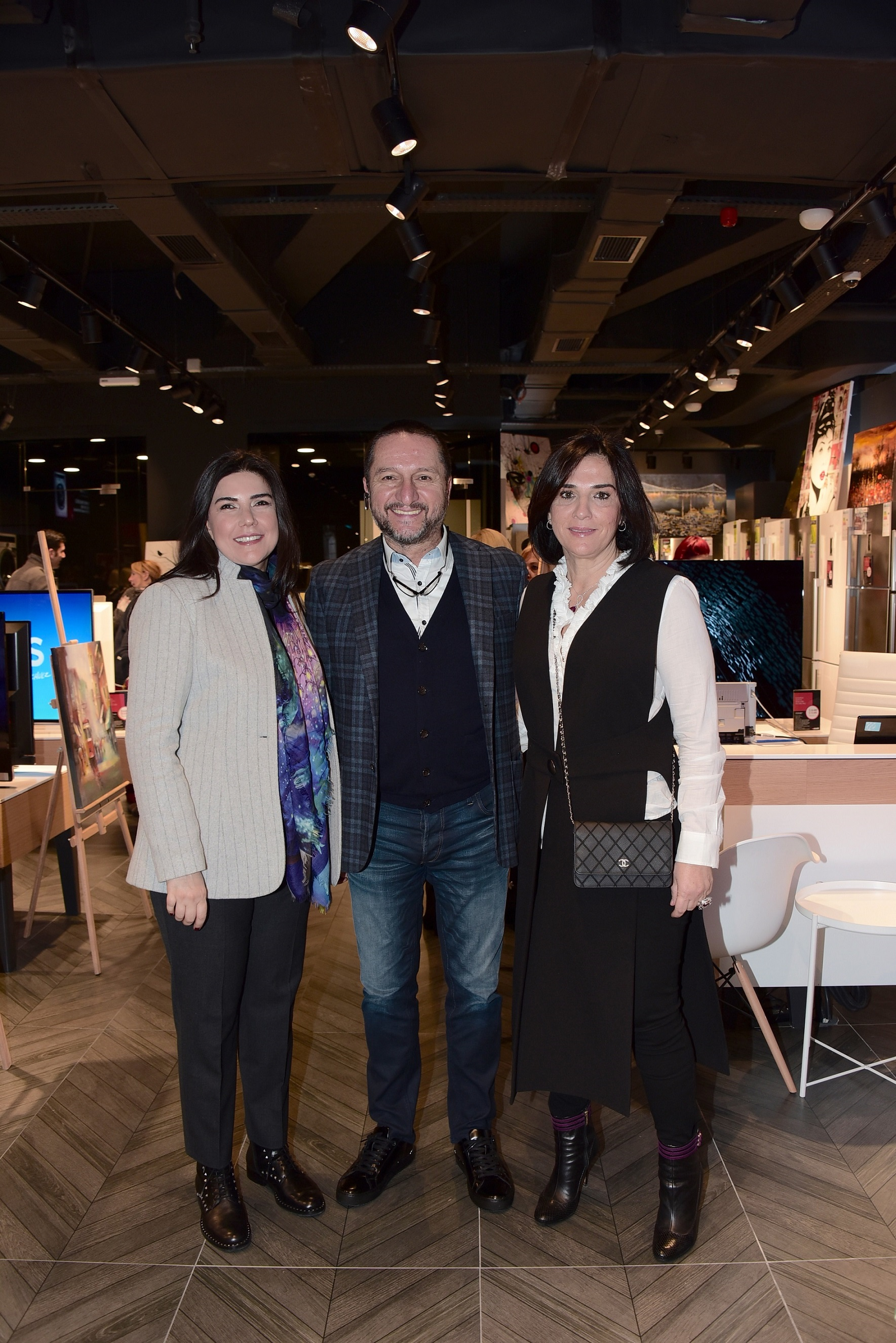 AKMERKEZDE GALERİ AÇILIŞI