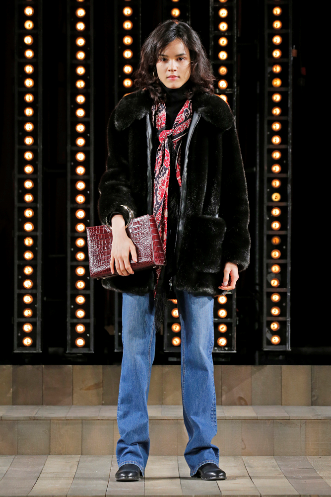 25. YILA ÖZEL DEFİLE