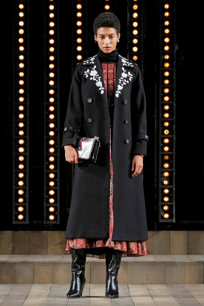 25. YILA ÖZEL DEFİLE