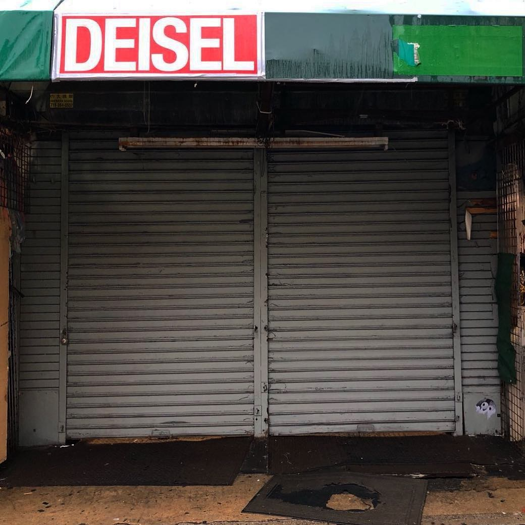 DIESEL KENDİ TAKLİT MAĞAZASINI AÇTI