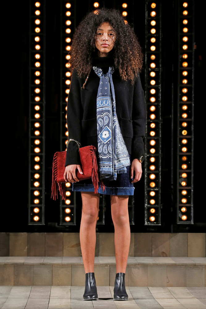 25. YILA ÖZEL DEFİLE