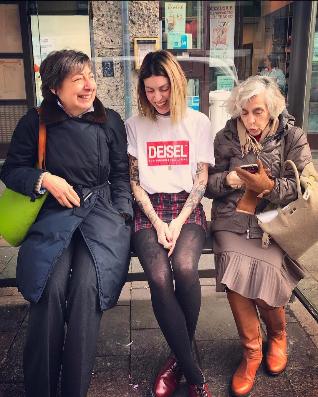 DIESEL KENDİ TAKLİT MAĞAZASINI AÇTI