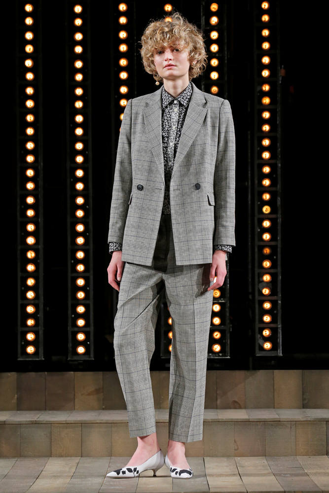 25. YILA ÖZEL DEFİLE