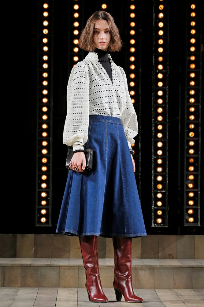 25. YILA ÖZEL DEFİLE