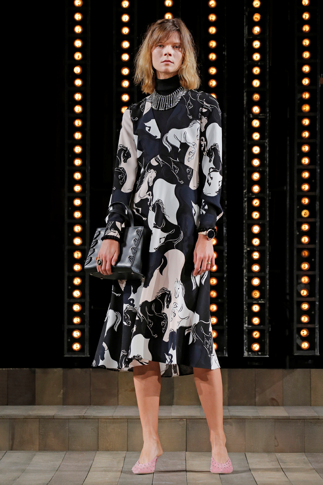 25. YILA ÖZEL DEFİLE